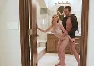 "Tôi là nhà thám hiểm" là một gái gọi hạng nhất. Cô ta trả tiền mặt và rút một cái "của quý" lớn vào sâu trong cổ họng. Cô ấy dang rộng chân và đụ mạnh bạo. Cái mông to của cô ấy đè lên bộ ngực của cô ấy và rung chuyển...